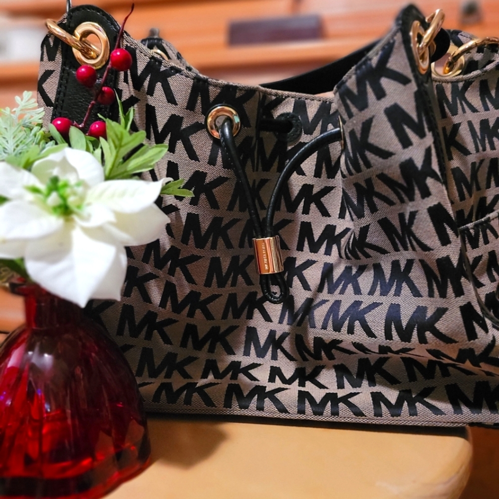 Michael Kors hobo bag in great condition